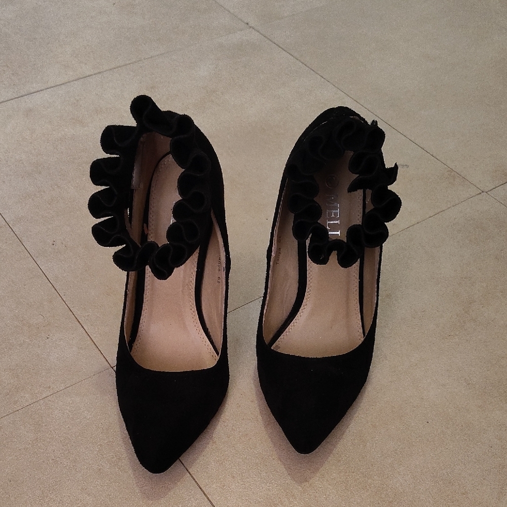 Sophisticated Black High Heels with Ruffle Detail